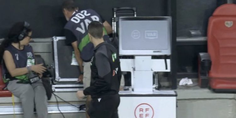 Skandali me VAR-in në La Liga! Sistemi dështon gjatë ndeshjes së Barcelonës, kapiteni rival shpërthen: Arbitri më tha se nuk ishte penallti.