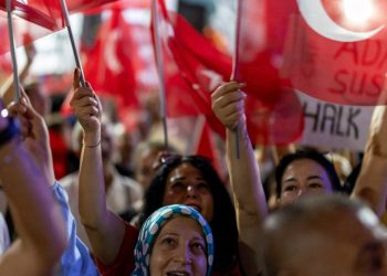 Skandali në Stamboll: Një tjetër kryebashkiak i CHP-së arrestohet së bashku me 47 zyrtarë të tjerë, tensionet politike në Turqi përshkallëzohen.