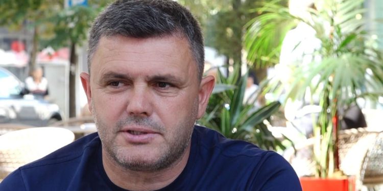 "Skuadra luan me frikë" / Nga taktikat e Sylvinhos te performanca e ekipit, Luan Pinari vlerëson Kombëtaren: Serbët bënë ndryshim stadiumi me mendje.