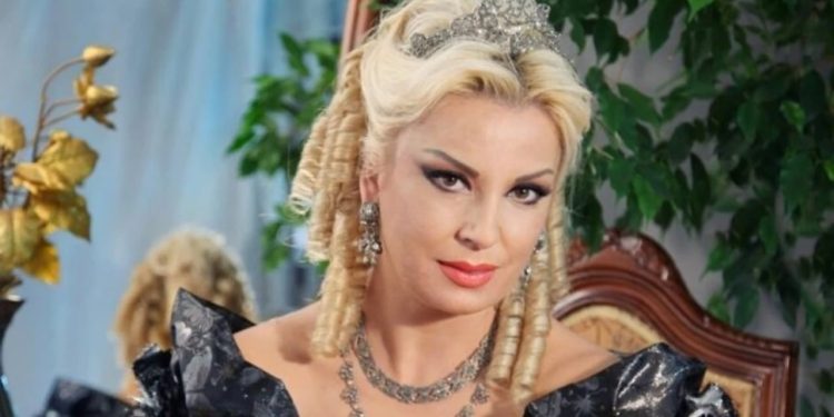 Sopranoja Eva Golemi dërgohet në spital pas rrëzimit në skenë në Teatrin Kombëtar të Operës dhe Baletit