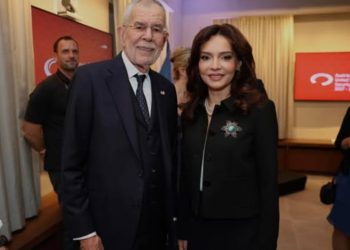 Spiropali publikon foto nga takimi me homologen austriake dhe presidentin Van der Bellen