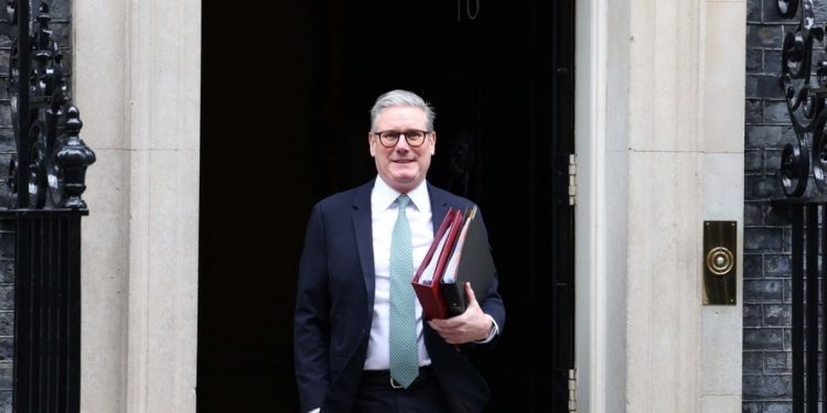 Starmer përgjigjet ndaj protestave masive: Britania nuk do t'ua dorëzojë flamurin atyre që e përdorin si simbol të dhunës dhe përçarjes.