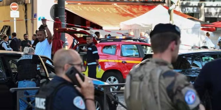 Sulm me thikë në Marsejë, Francë: Pesë të plagosur, policia neutralizon agresorin