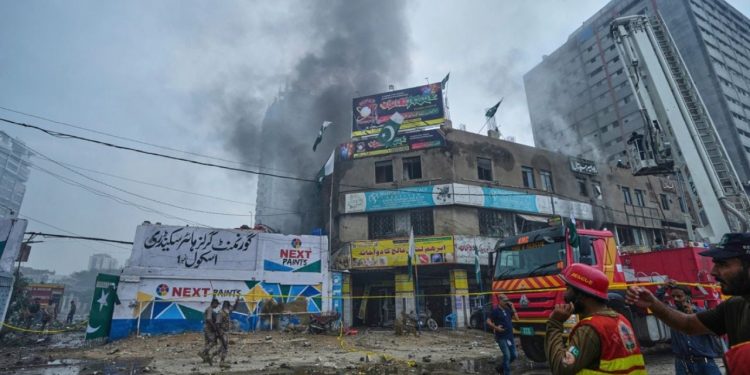 Sulm vetëvrasës gjatë një proteste politike në Pakistan, 11 të vdekur dhe 40 të lënduar