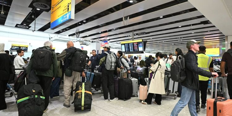 Sulmi kibernetik çon në kaos aeroportet europiane, autoritetet britanike arrestojnë një 40-vjeçar të dyshuar për përfshirje në incident.