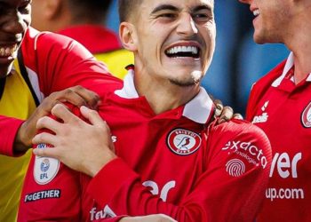 Sylvinho "shkëlqen", ylli shqiptar ndihmon me gol dhe asist në Angli, duke u vlerësuar përsëri si lojtari më i mirë i ndeshjes.