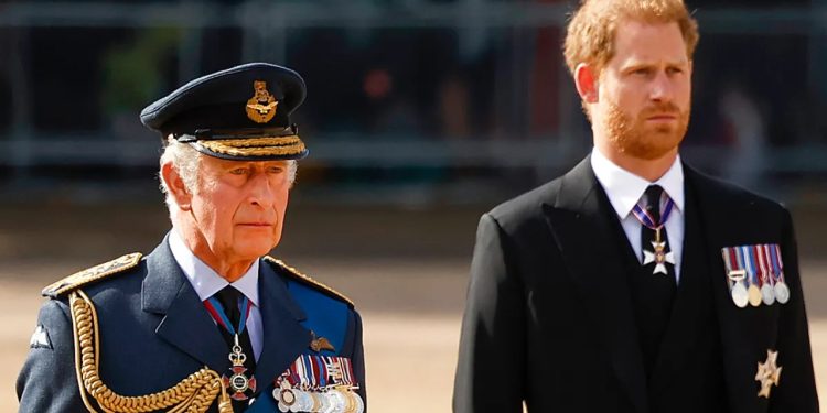 Takim i shkurtër: Princ Harry dhe Mbret Charles përballen pas më shumë se një viti ndarjeje.