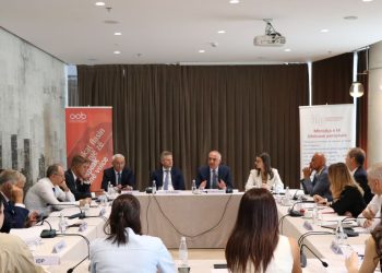 Takimi i Komisionerit me drejtuesit e Bankave: Dervishi thekson se ligji i ri për mbrojtjen e të dhënave personale përbën sfidë dhe mundësi për sektorin bankar