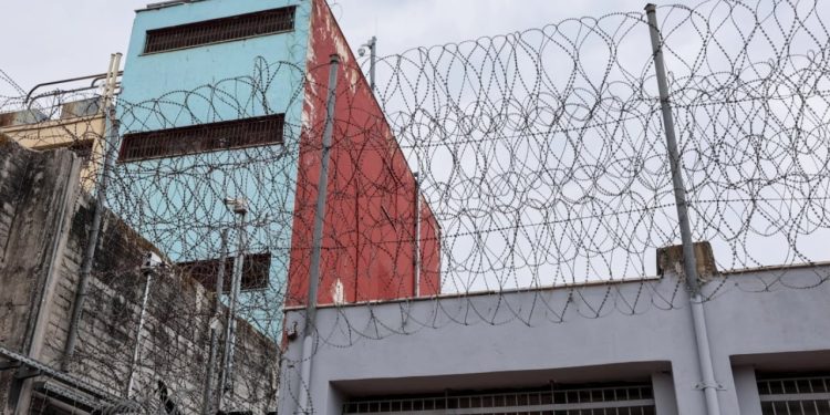 Të huajt në burgjet greke dhe raporti i Trump në OKB: Shqiptarët me përqindje të lartë në krye të renditjes