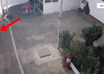 Të maskuar dhe me një send që ngjason me armë zjarri, dy individë kryejnë grabitjen e një stacioni karburanti në Librazhd.