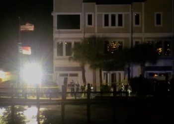 Të shtëna me armë në një bar në SHBA, 3 të vdekur dhe 8 të plagosur.