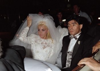 "Thyen xhamat për t'u përshëndetur" / Rrëfimi unik i ish-bashkëshortes së Maradonës: Na ndiqnin edhe me barka.