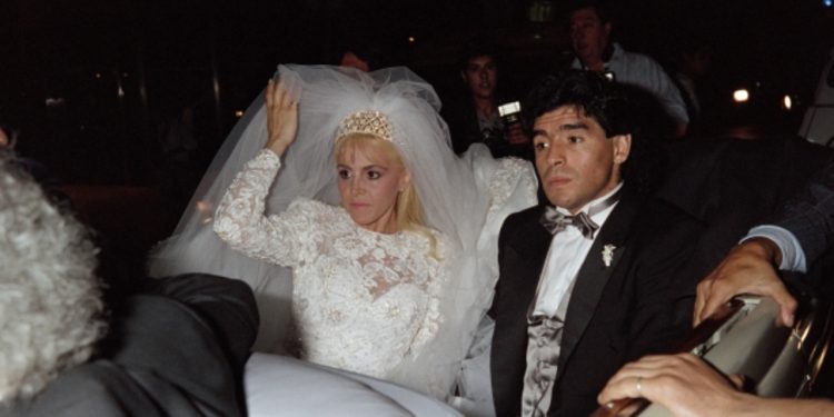 "Thyen xhamat për t'u përshëndetur" / Rrëfimi unik i ish-bashkëshortes së Maradonës: Na ndiqnin edhe me barka.