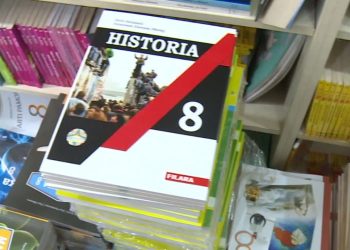 Top Channel zbulon konfliktin e pastër të interesit: si zyrtarët publikë miratojnë vetë librat e tyre si tekste shkollore.