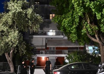 Tragjedi në Athinë: Çifti i bashkëshortëve gjejnë vdekjen në apartamentin e tyre