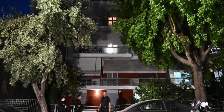 Tragjedi në Athinë: Çifti i bashkëshortëve gjejnë vdekjen në apartamentin e tyre
