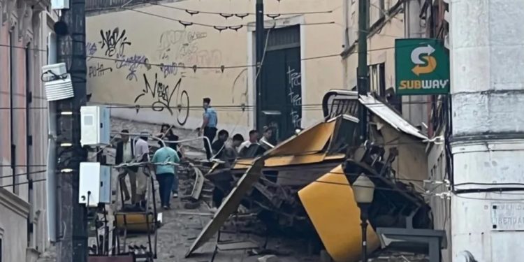 Tragjedia në Lisbonë: Tramvaji del nga shinat dhe përplaset me ndërtimin, numri i viktimave arrin në 15.