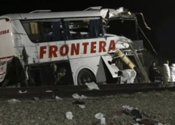Tragjedia në Meksikë: Treni godet autobusin, 8 të vdekur dhe 45 të plagosur