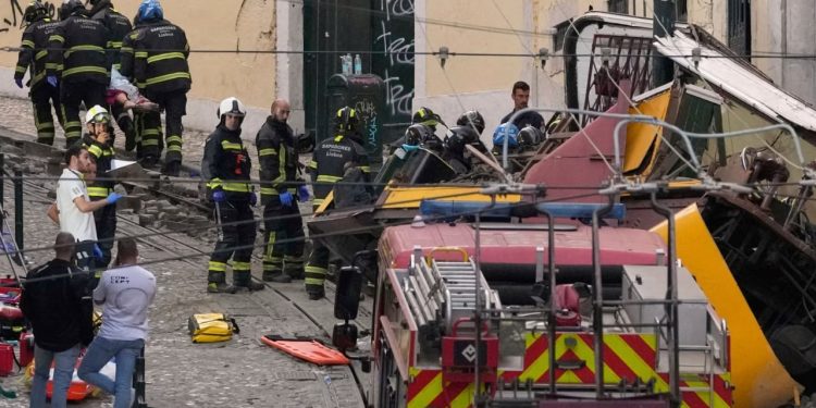 Tram i elektrik godet tavanin në Lisbonë, 15 të vdekur dhe shumë të plagosur