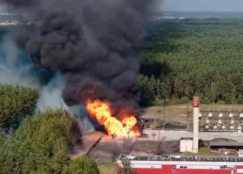 Treni me naftë shpërthen në Lituani, autoritetet nisin evakuimin e zonës.