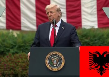 Trump flet sërish, ngatërron Shqipërinë me Armeninë: "Ndalova luftën me Azerbajxhanin"