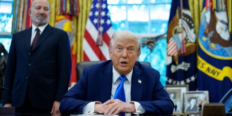 Trump vendos tarifë prej 100 mijë dollarësh për vizat e punës, ndërsa Shtëpia e Bardhë përjashton mjekët.