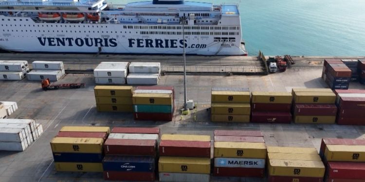 Turizmi nxiti rritjen e konsumit: Tatimet raportojnë 38.5 miliardë lekë të ardhura, efektet në TVSH-në e importit dhe paga.