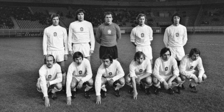 UEFA e njeh Europianin '76 të fituar nga Çekosllovakia: trofeu i dedikohet gjithashtu Sllovakisë