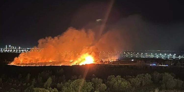 Ukraina godet fabrikat kimike dhe një nga rafineritë më të mëdha të naftës ruse, duke shkaktuar dëme të rëndësishme për Putinin.