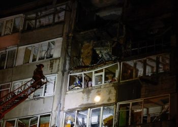 Ukraina realizon sulme ajrore në dy qytete në zonën e pushtuar të Donjeckut.