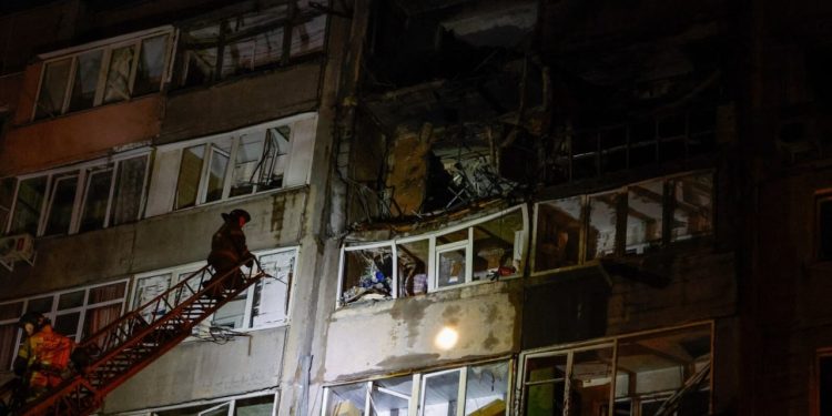 Ukraina realizon sulme ajrore në dy qytete në zonën e pushtuar të Donjeckut.