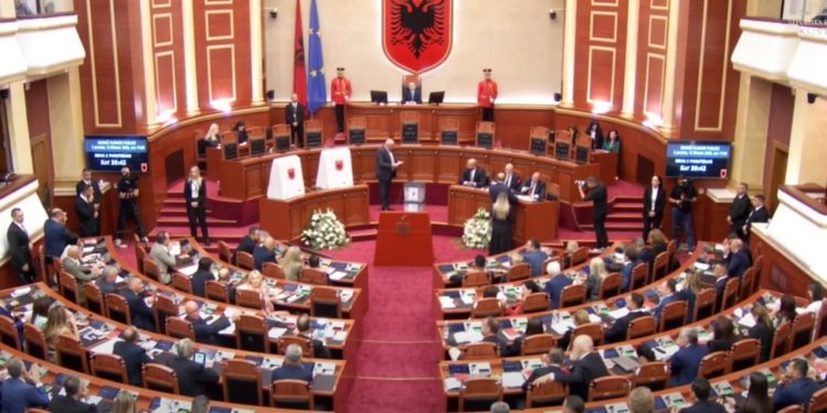 Urdhri i PD për bojkot: Shehu tregon arsyen për TCH, thotë se ishte refleks, votova…