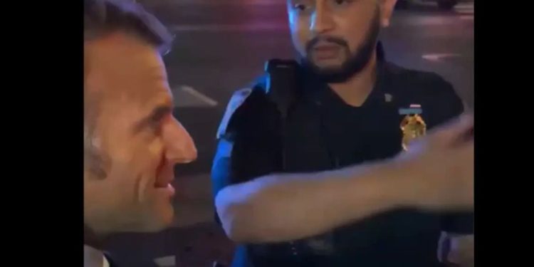 VIDEO/ Policia ndalon qeveritarët për shkak të kalimit të eskortës së Trump, Macron telefonon presidentin: Mendoni pak, po pres në rrugë për shkak të juve.