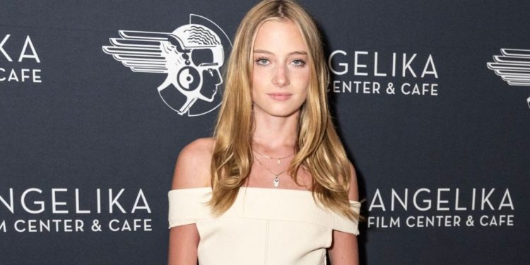 Vajza 16-vjeçare transgjinore e Naomi Watts bëhet e para në pasarelat e Javës së Modës në Nju Jork.