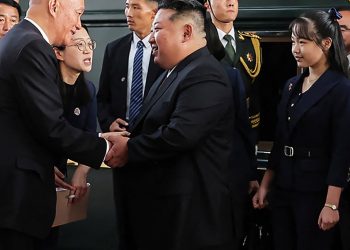 Vajza e Kim Jong-un merr vëmendjen e të atit në Pekin; a po shërben ajo si trashëgimtare e re për liderin suprem të Koresë së Veriut?