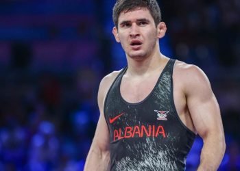 Valiev ndihmon Shqipërinë të bëhet krenare në Botëror, siguron vend në finalen e madhe.