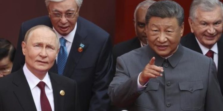 “Vdekja është e mundur”: Mikrofonat zbulojnë dialogun e çuditshëm mes Putinit dhe Xi Jinping gjatë paradës në Pekin.