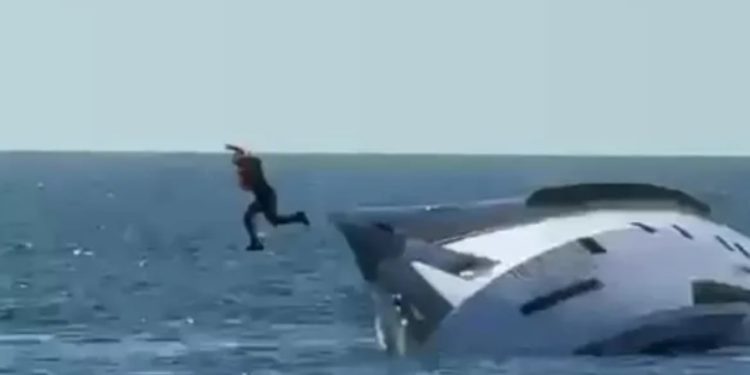 Video/ Momente dramatike në Turqi, jahti luksoz 700 mijë paund përfundon në thellësi vetëm 15 minuta pas nisjes së udhëtimit të tij të parë.