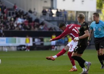 Video: Pse e quajnë “Mehmessi”, ylli shqiptar i braktisur nga Sylvinho shënon një gol të bukur në Angli