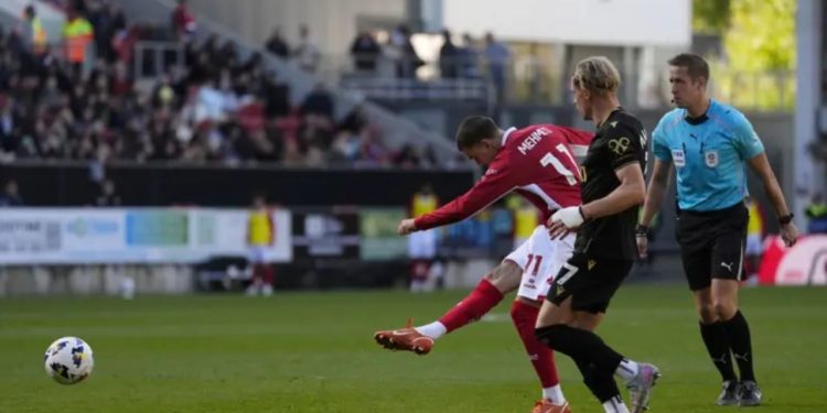 Video: Pse e quajnë “Mehmessi”, ylli shqiptar i braktisur nga Sylvinho shënon një gol të bukur në Angli