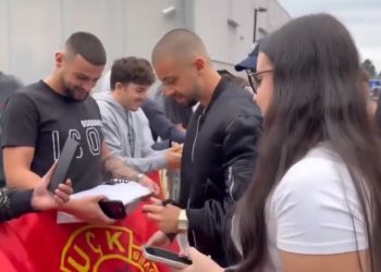 Video: Zhegrova Arrin në Zyrat e Juventusit, Ylli i Kosovës Mirëpritet nga Shqiptarët me Flamurin e UÇK-së: Duke Filluar Mbarë