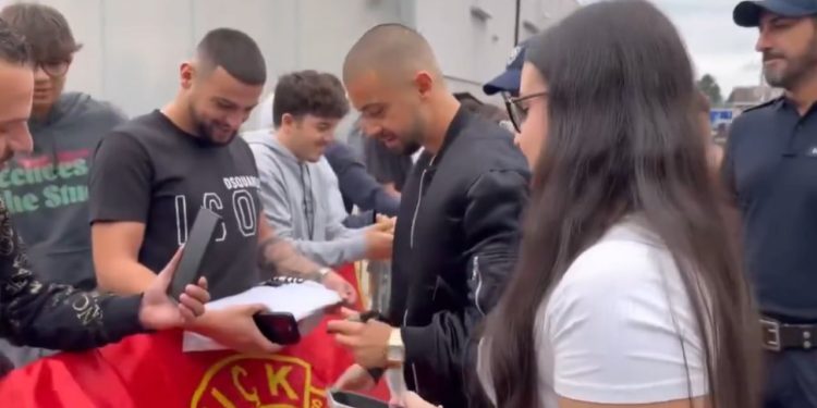 Video: Zhegrova Arrin në Zyrat e Juventusit, Ylli i Kosovës Mirëpritet nga Shqiptarët me Flamurin e UÇK-së: Duke Filluar Mbarë