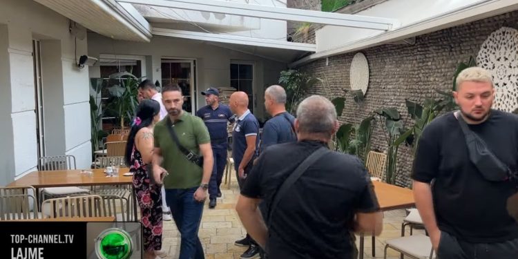 Video e çastit pas masakrës në Shkodër, klientët arratisen në panik nga lokali
