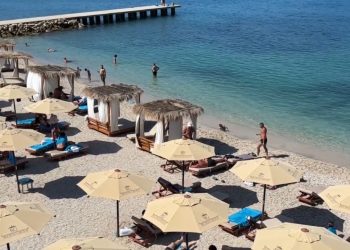 Vlora, një natyrë e mahnitshme në vjeshtë: Plazhet dhe hotelet mbushen me vizitorë, çmimet janë më të arsyeshme.