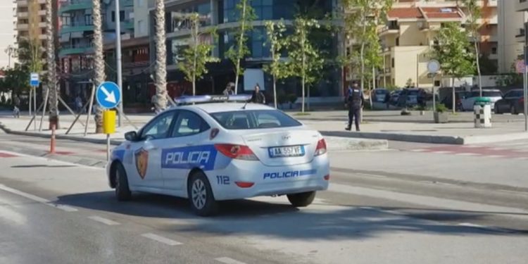 Vlorë, një 17-vjeçar sulmon me gërshërë një 40-vjeçar pas një mosmarrëveshjeje për arsye të vogla.