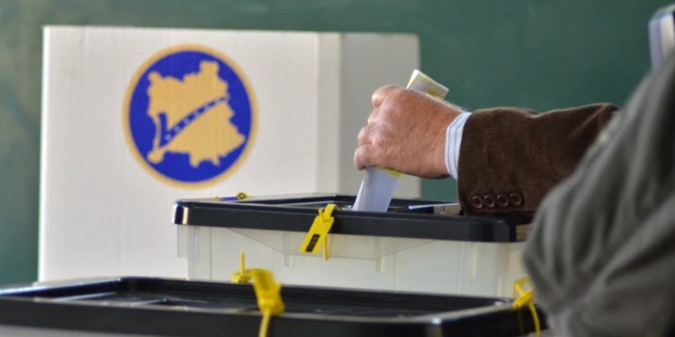 Votimi për zgjedhjet lokale të 12 tetorit në Kosovë ka filluar për ata që jetojnë jashtë vendit.