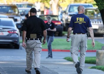 Vrasja e aktivistit konservator amerikan, Wall Street Journal: Municionet kishin mbishkrime pro-transgjinore dhe antifashiste.