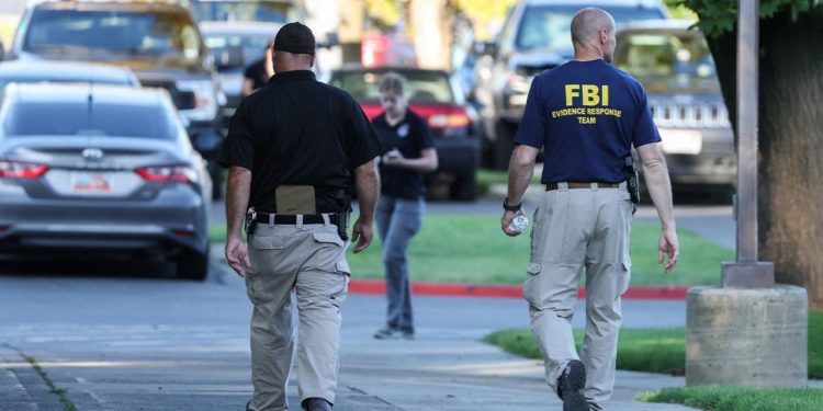 Vrasja e aktivistit konservator amerikan, Wall Street Journal: Municionet kishin mbishkrime pro-transgjinore dhe antifashiste.