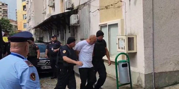 Vrasja e dy vëllezërve në Roskovec/ Prokuroria e Fierit përfundon hetimet dhe dërgon në gjyq 7 të dyshuar.