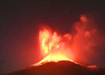 Vullkani Lewotobi Laki-Laki në Indonezi shpërthen përsëri.